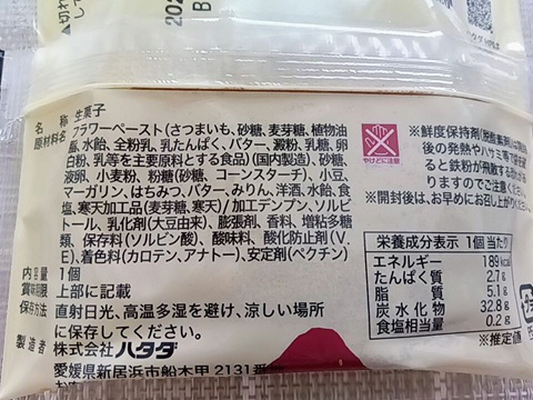 ハタダ「どら一 焼き芋カスタード」のパッケージ裏面。原材料名には「さつまいも」「はちみつ」「バター」などが記載されており、栄養成分表示には1個あたり189kcalとある。