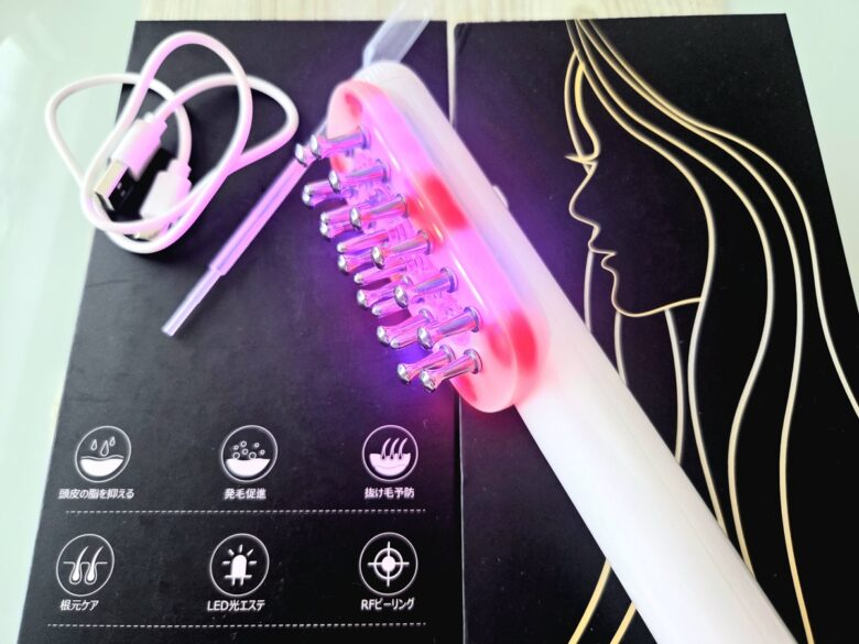 TAQISONG電気ブラシ本体・充電ケーブル・スポイトのセット内容｜LED発光中